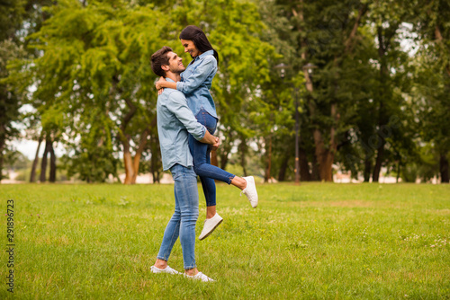 Full length profile photo of overjoyed pair in green park celebrating anniversary wear casual denim outfit
