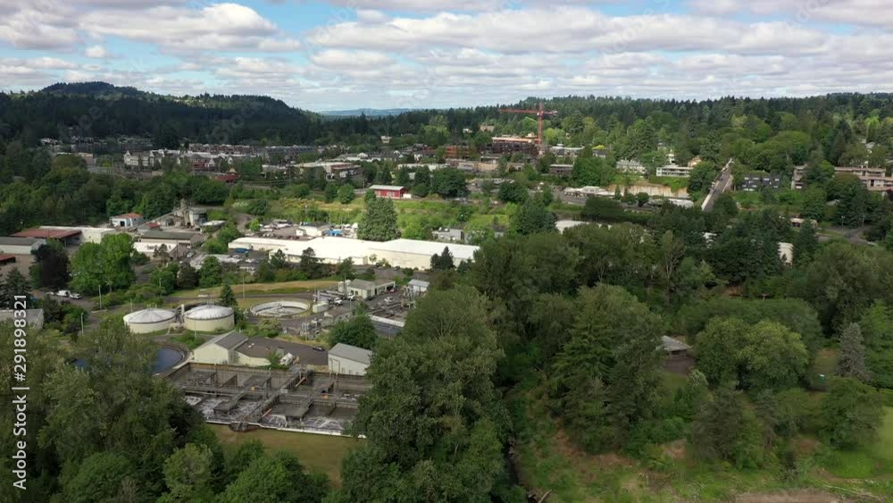dolly from lake oswego town down to the willamette river on a cloudy day
