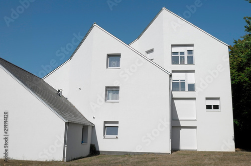 bâtiment triangulaire photo