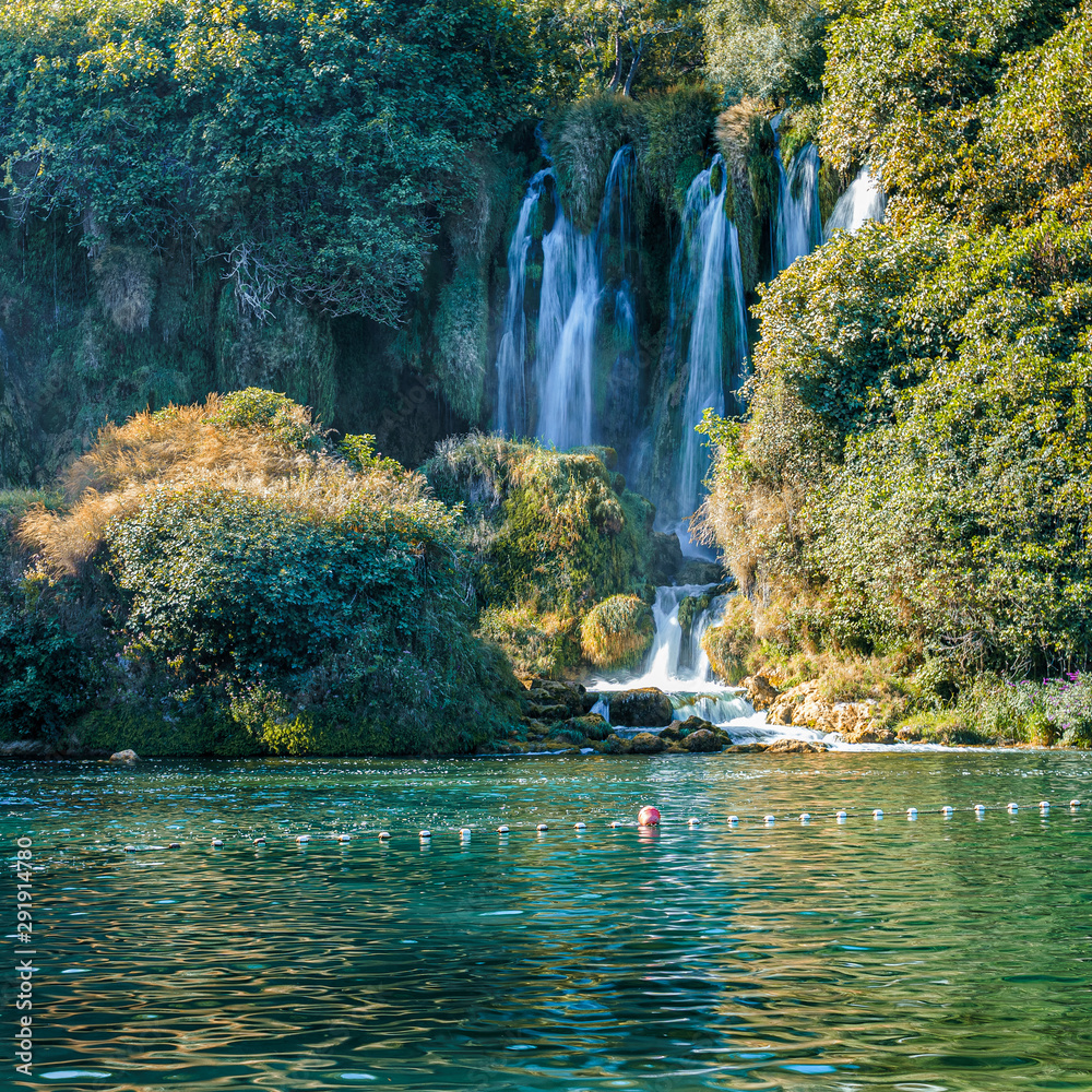 Φωτογραφία Kravice waterfall in Bosnia and Herzegovina, jets of water falling from a height