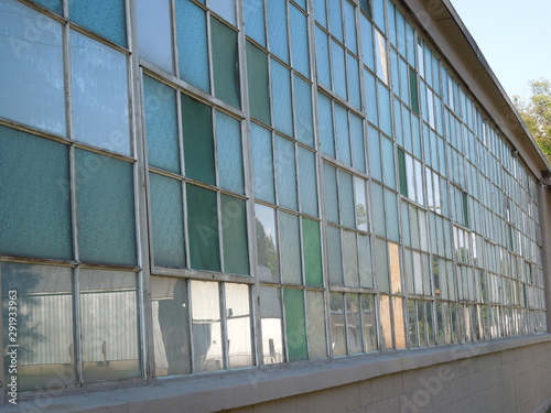 Building of many windows
