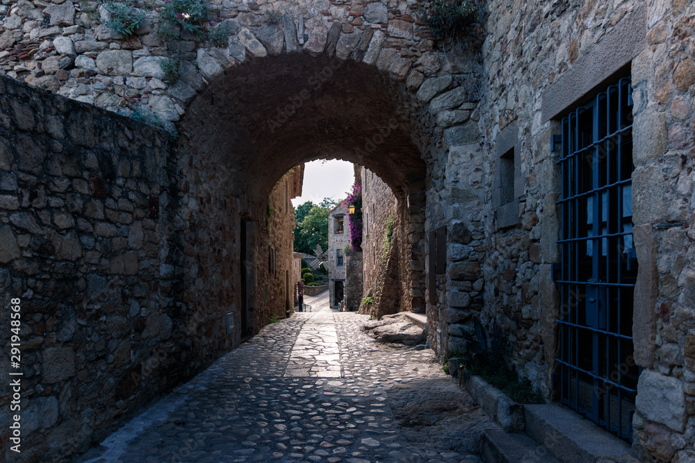 Obraz premium ancient street in the town of pals