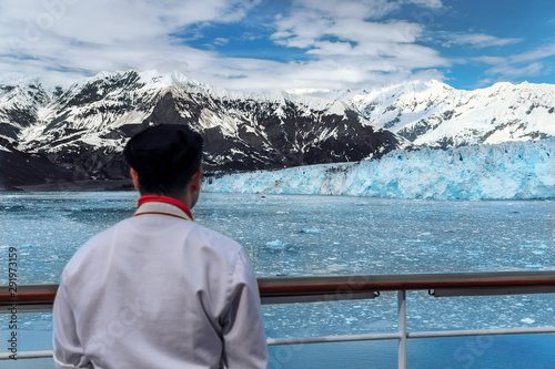 Photography Cook is looking on the Hubbard Glacier