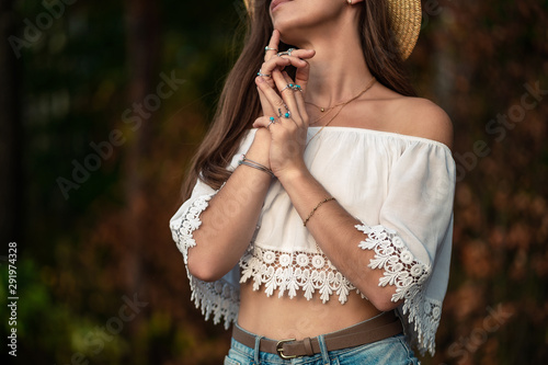 Papier peint Beautiful fashionable boho chic woman in straw hat and in a white short blouse with silver turquoise jewelry