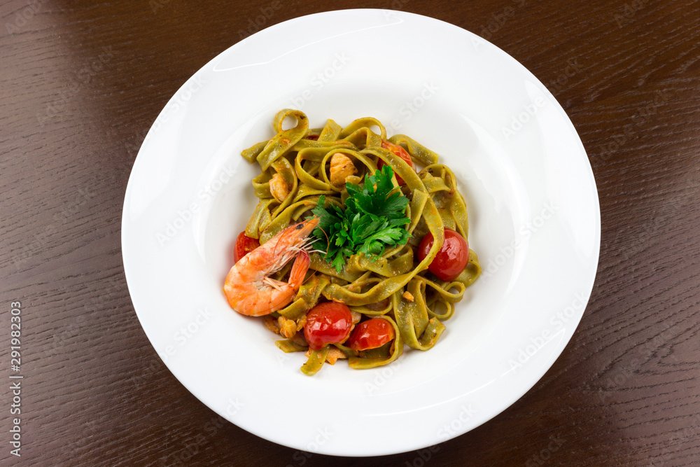 pasta with vegetables and shrimps
