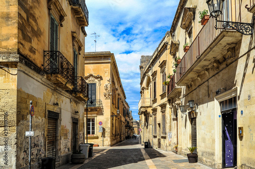 Lecce is called the Baroque Florence  as well as the Baroque Capital of Puglia. The city owes its Golden color of its buildings of local limestone  Pietra of the sun .     