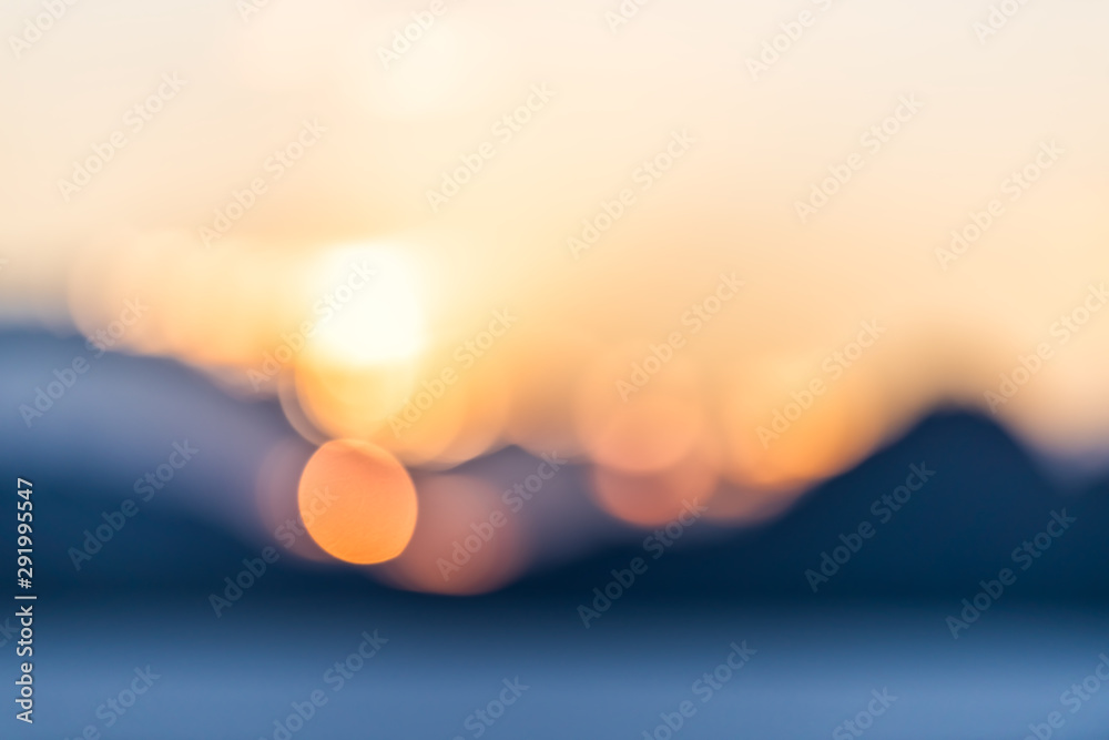 Bonneville Salt Flats abstrakcjonistyczny bokeh widok góry sylwetka i zmierzchu światło słoneczne okrąża blisko Salt Lake City, Utah <span>plik: #291995547 | autor: Kristina Blokhin</span>