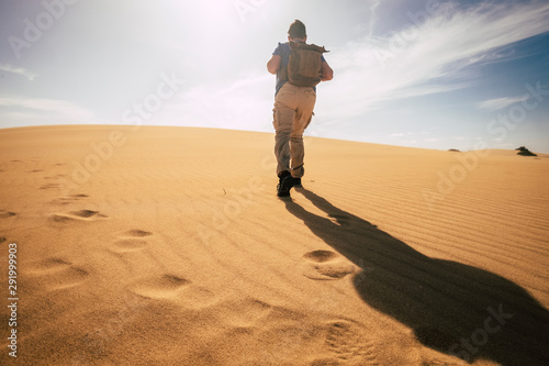 Canvastavla Climate change concept with man walkling with backpack in