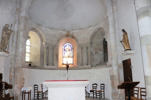 Eglise Saint Mayol dans le Village de Ternay - Département du Rhône - France - Intérieur de l'église photo