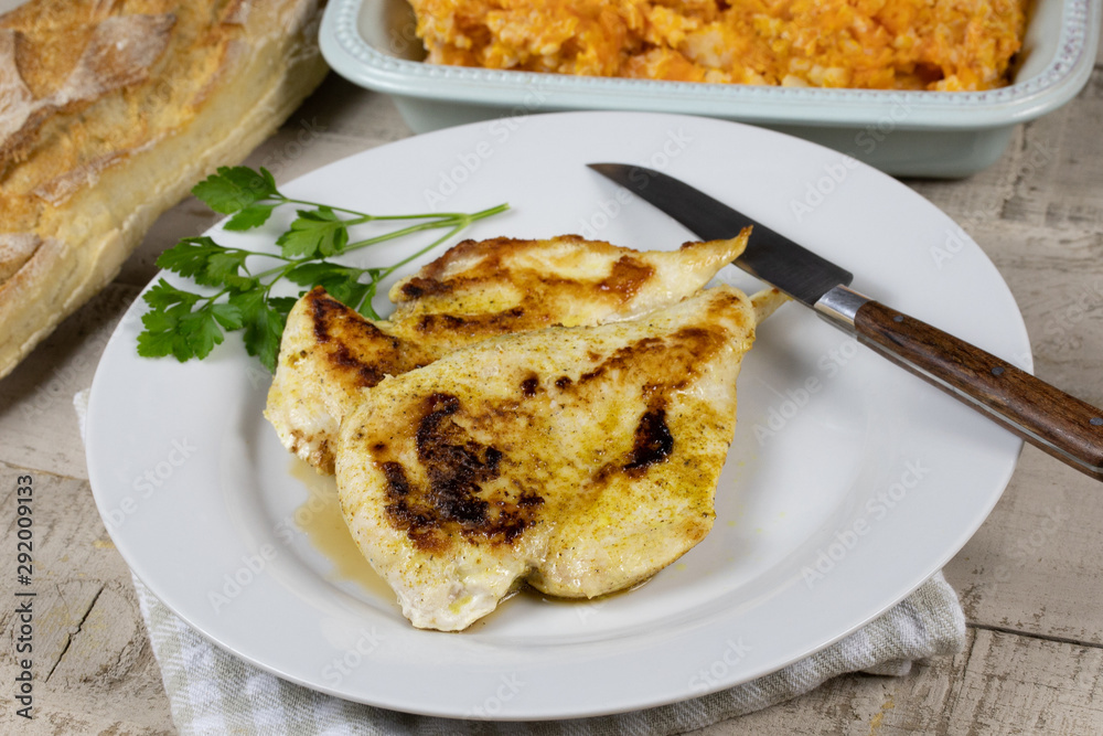 escalope de poulet grillée