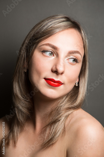 Sexy beauty face. Glamour portrait of beautiful woman model with day makeup. Fashion shiny highlighter on skin, sexy red lips make-up and perfect eyebrows. beauty portrait - Image