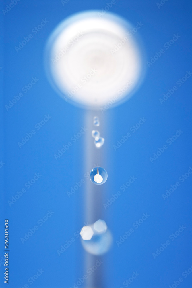 Saving water! In the shower you save! Saving water! In the shower you save!