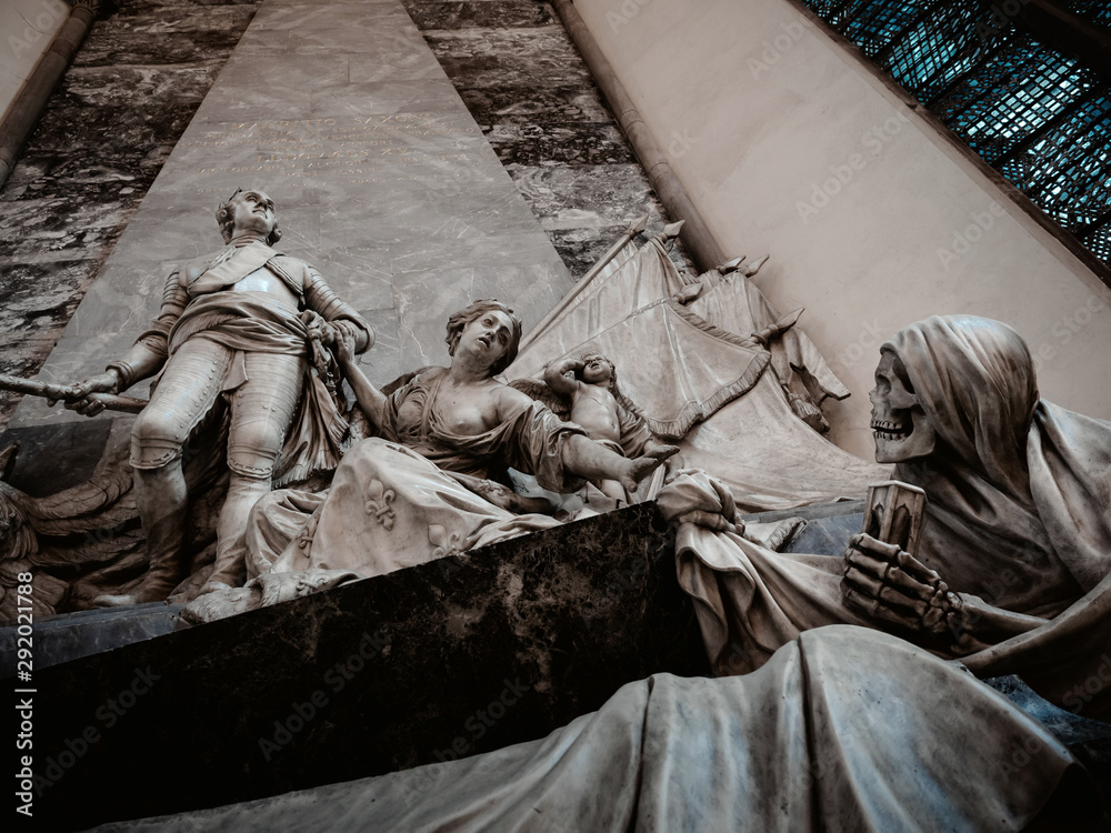 Φωτογραφία Monument to Marshall Maurice of Saxony in the Saint Thomas church, Strasbourg