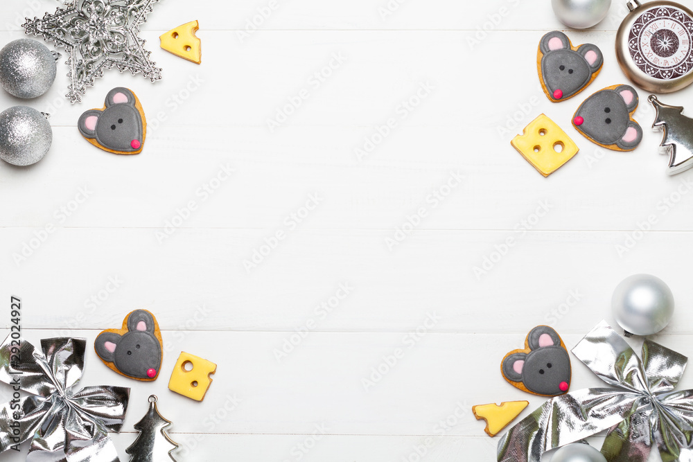 Silver Christmas tree decorations in the year of the rat Silver Christmas tree decorations in the year of the rat