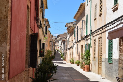 Fototapeta Naklejka Na Ścianę i Meble -  A small street in Mallorca