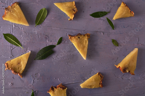 pineapples triangles pattern