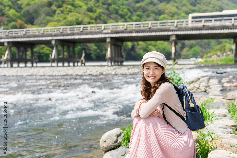 Obraz premium 観光する女性 京都