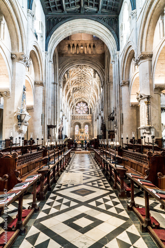 Fototapeta premium OXFORD, UK - AUG 29, 2019: Interior of Christ Church Cathedral in Oxford, UK