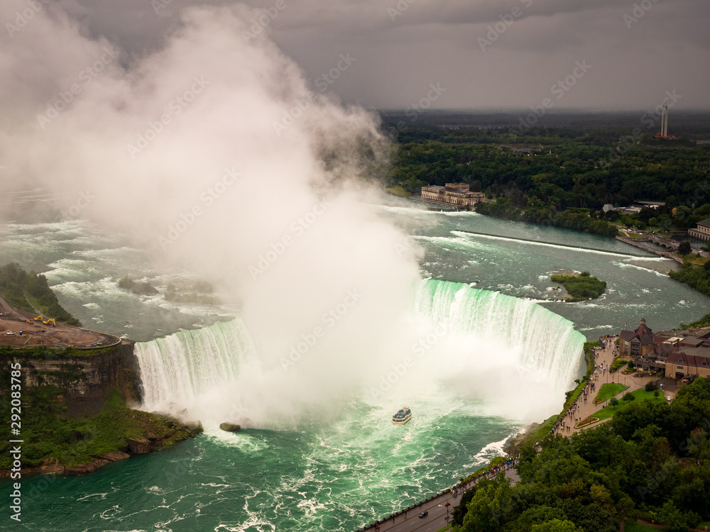 Blick von oben auf die Horseshoe Falls der Niagarafälle Blick von oben auf die Horseshoe Falls der Niagarafälle