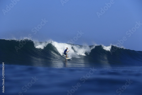 Surfen in El Tunco, El Salvador © H-Media