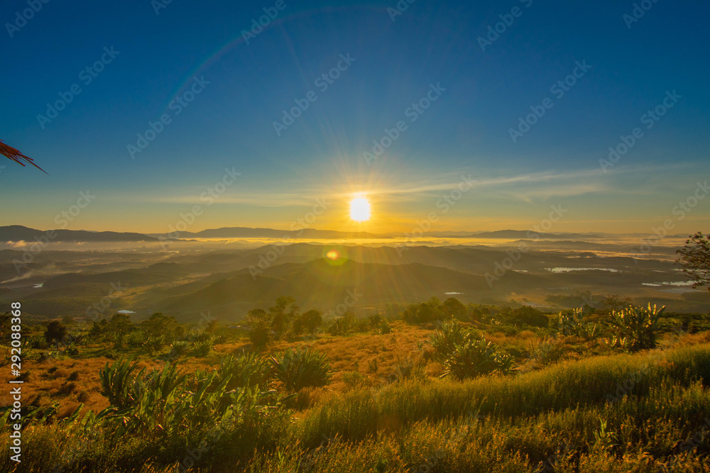 Obraz premium sunset in the mountains