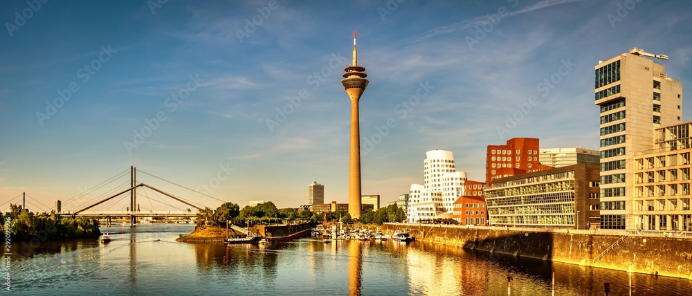 Panorama Medienhafen Düsseldorf Rhein Fernsehturm - obrazy, fototapety, plakaty 