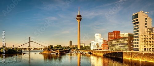 Panorama Medienhafen Düsseldorf Rhein Fernsehturm