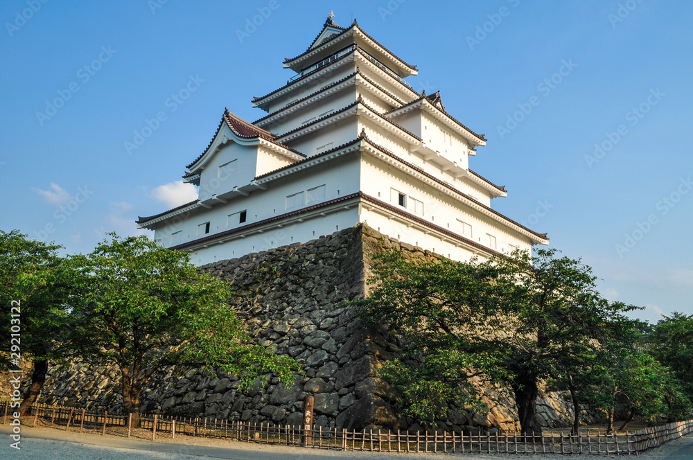 Looking up Wakamatsu Castle in Japan (Translation: Castle tower) Looking up Wakamatsu Castle in Japan (Translation: Castle tower)