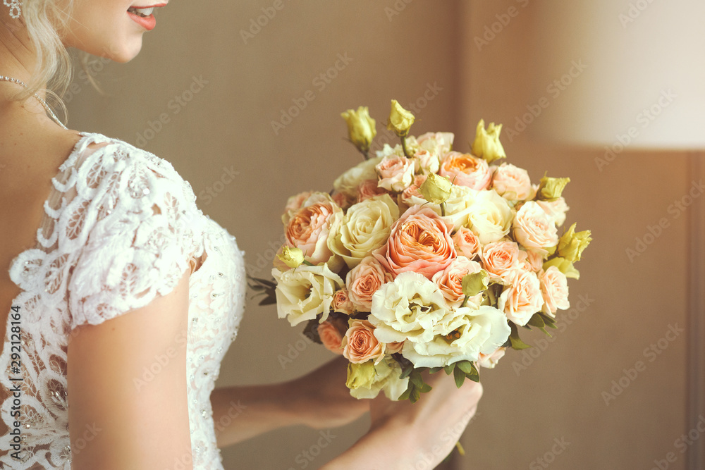 Naklejka premium Bridal bouquet. Wedding bouquet in the hands of the bride. Close-up interior studio shot against dark background