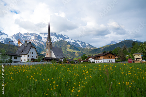 Obraz na płótnie Maria Alm parish church with background of mountains. w salonie