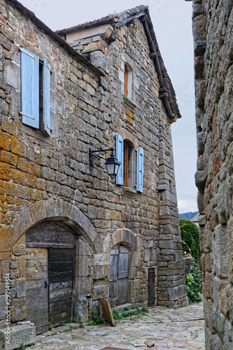 La Garde-Guerin, crossed by the Chemin de Regordane, axis between Massif Central and Mediterranean, very frequented in the Middle Ages, was a border post in charge of the security of travellers.