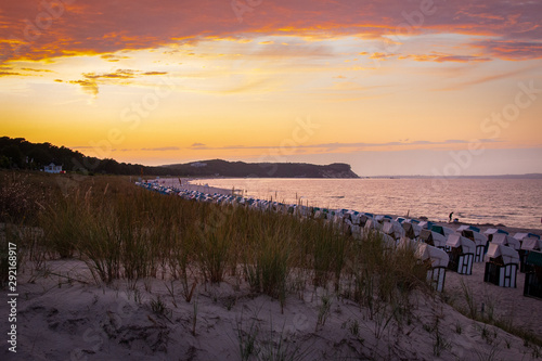 Sonnenuntergang am Nordstrand in Ostseebad G  hren auf der Insel R  gen