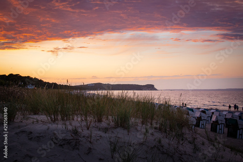Sonnenuntergang am Nordstrand in Ostseebad G  hren auf der Insel R  gen