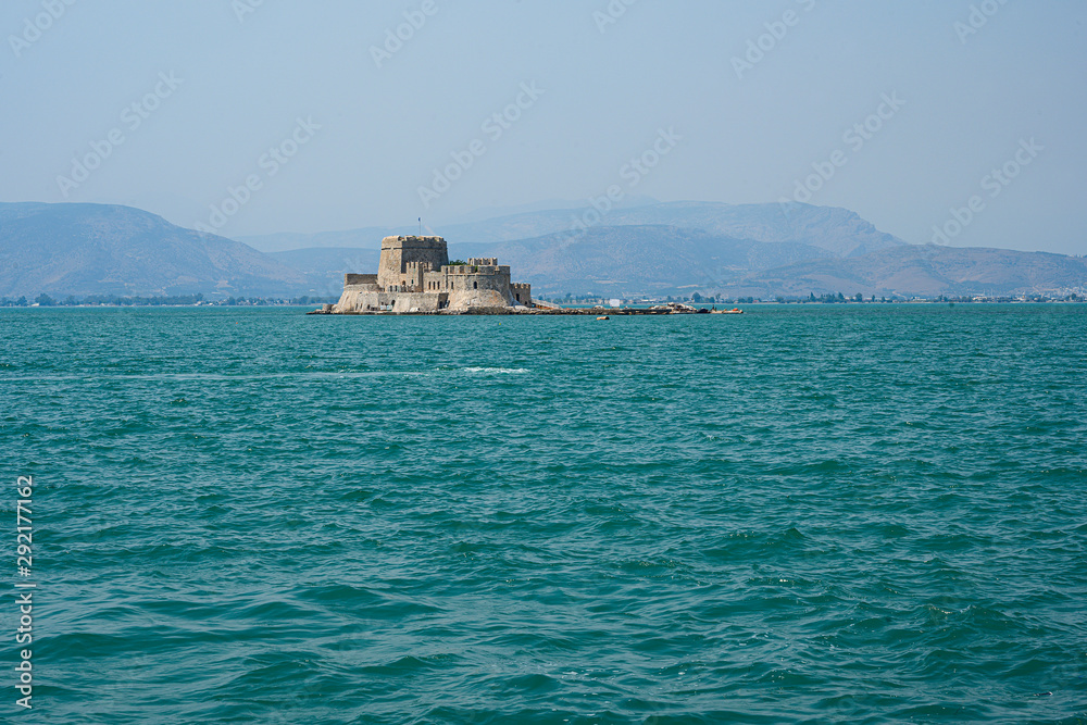 Festung Bourtzi im Meer vor Nauplia, Peleponnes, Griechenland