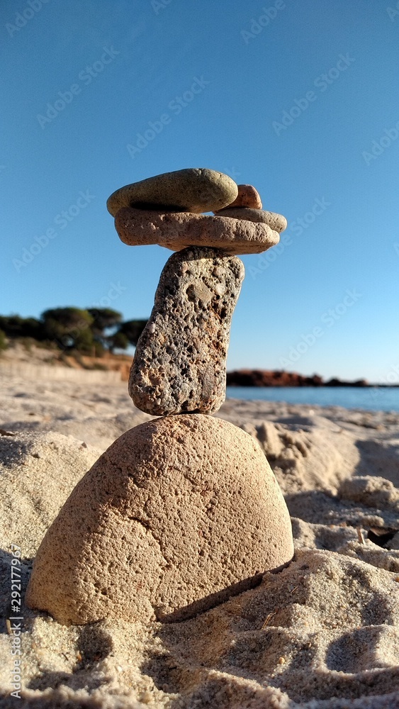 Pile de pierres sur une plage Corse Pile de pierres sur une plage Corse