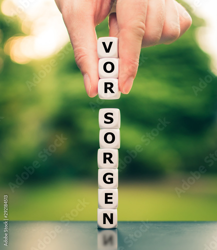 Quadro su tela Hand ergänzt drei Würfel und ändert das Wort Sorgen in Vorsorgen