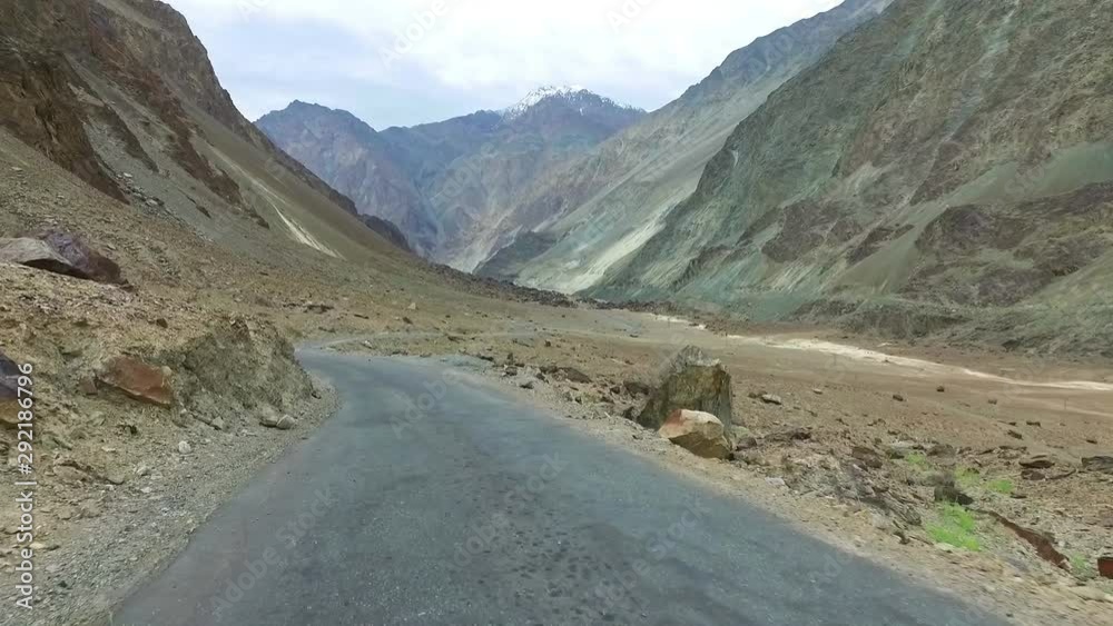 The most dangerous motorcycle ride in north of Indıa - Himalayas.