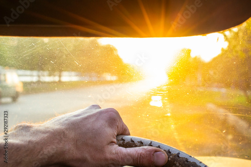 Fotografie dangerous driving with blinding sun in the car windshield
