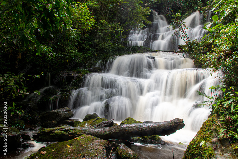 Obraz premium Man Daeng Waterfall at Phu Hin Rong Kla National Park, Phitsanulok