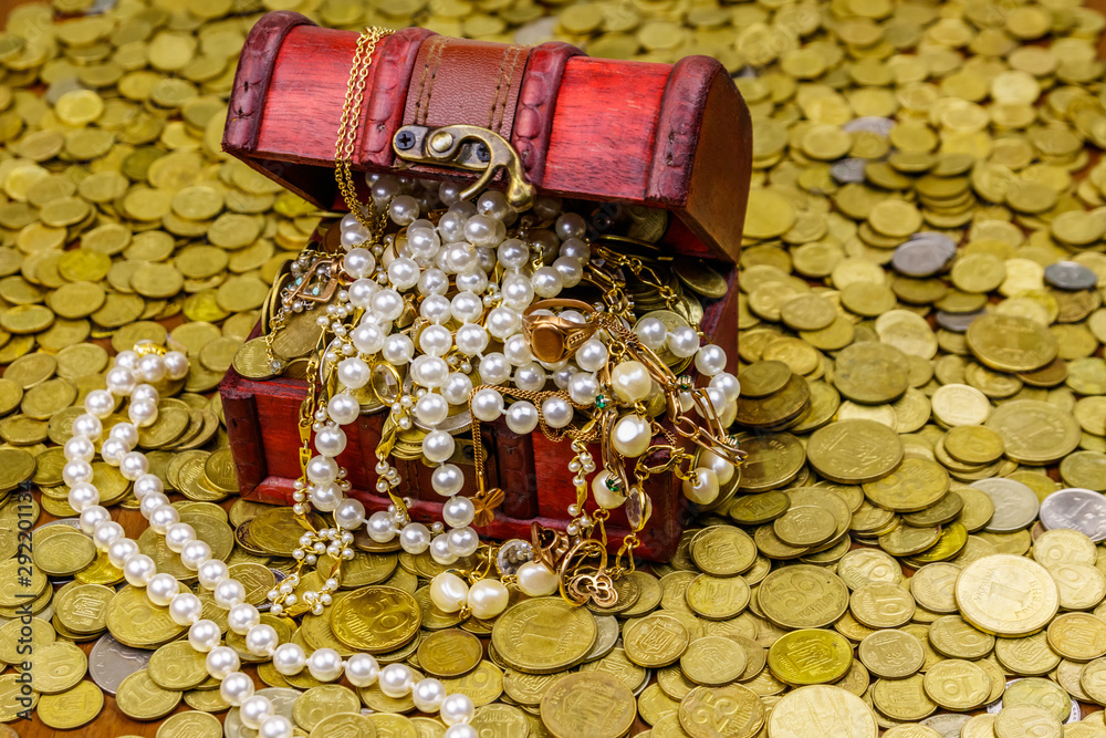 Vintage treasure chest full of gold coins and jewelry on a background ...