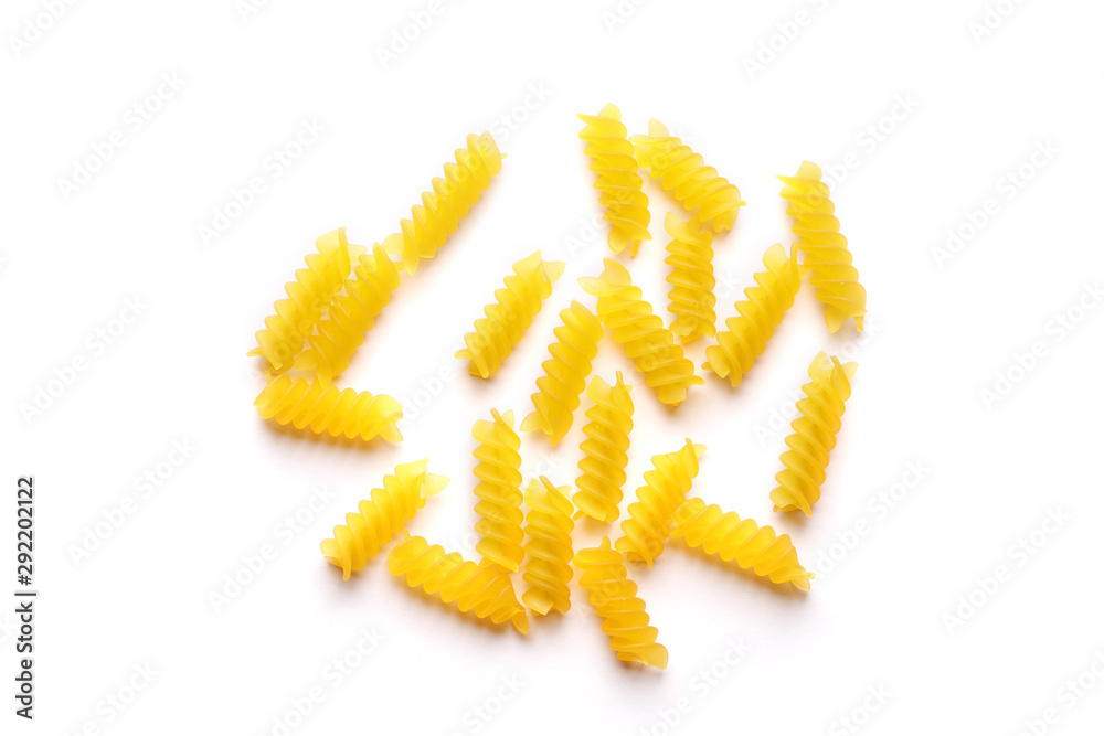 Obraz premium Uncooked pasta isolated on white background