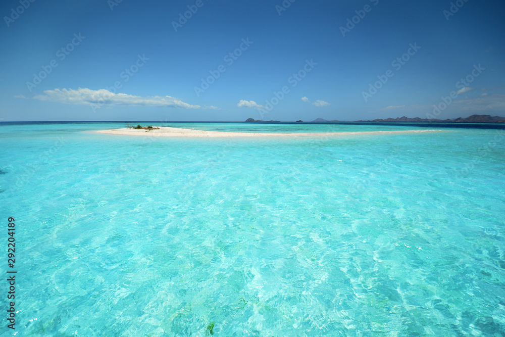 Fototapeta premium Untouched sandbank surounded by cristal clear water. Komodo National Park, Indonesia