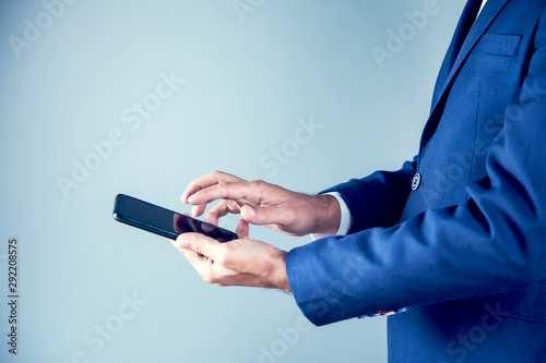   man hand smart phone