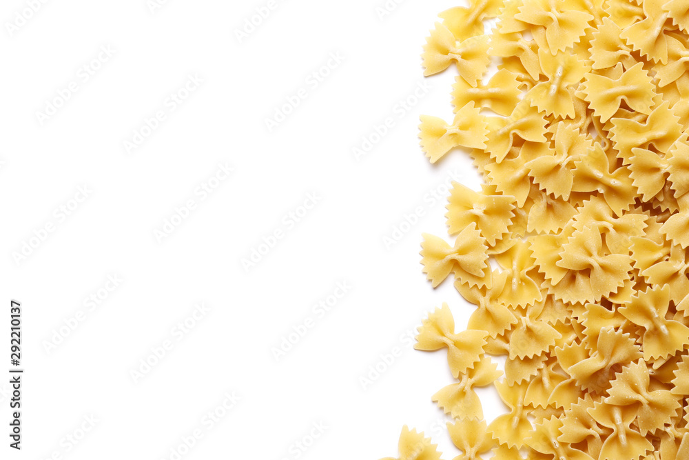 Obraz premium Raw pasta frame on a white background.