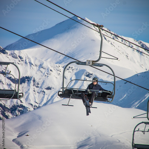 paysage hivernal des Deux-Alpes dans les Alpes françaises photo