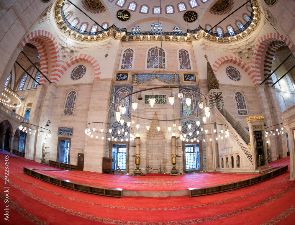 Obraz premium Suleymaniye Mosque indoor, Istanbul, Turkey