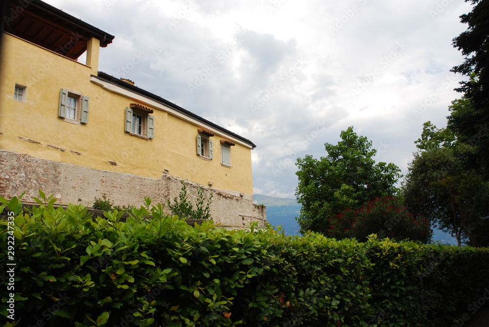Gargnano - eine Gemeinde die am Westufer des Gardasees liegt Gargnano - eine Gemeinde die am Westufer des Gardasees liegt