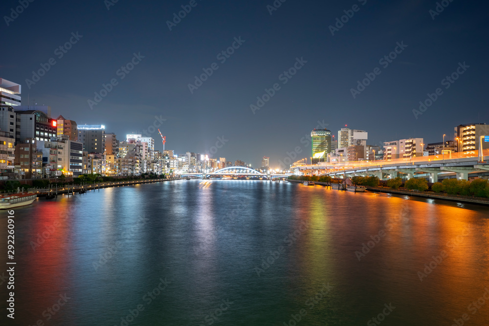 隅田川の風景　ライトアップした駒形橋
