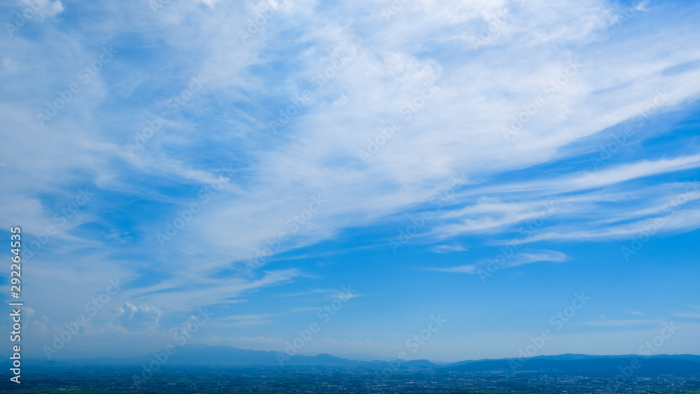 写真素材 青空空市街地秋の空背景背景素材9月コピースペースfoto De Stock Adobe Stock