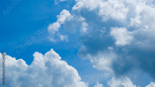 【写真素材】 青空 空 夏の空 背景 背景素材 9月 コピースペース
